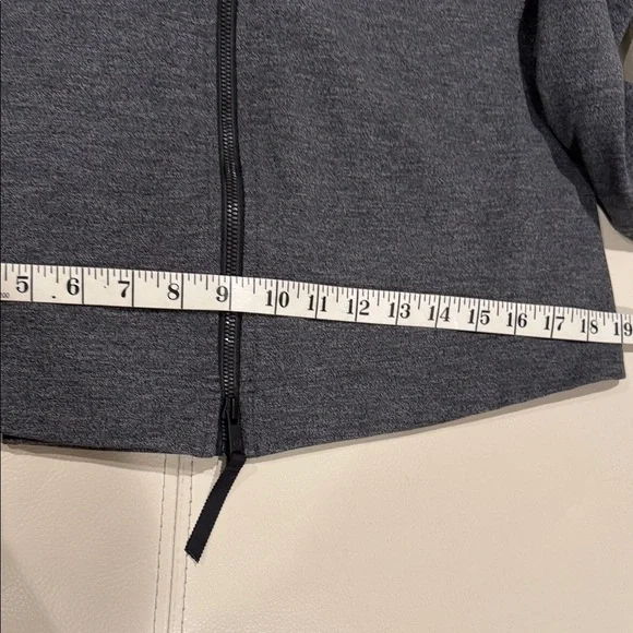 lululemon athletica Men’s Dark Gray Hooded Zip Cardigan - Picture 7 of 13